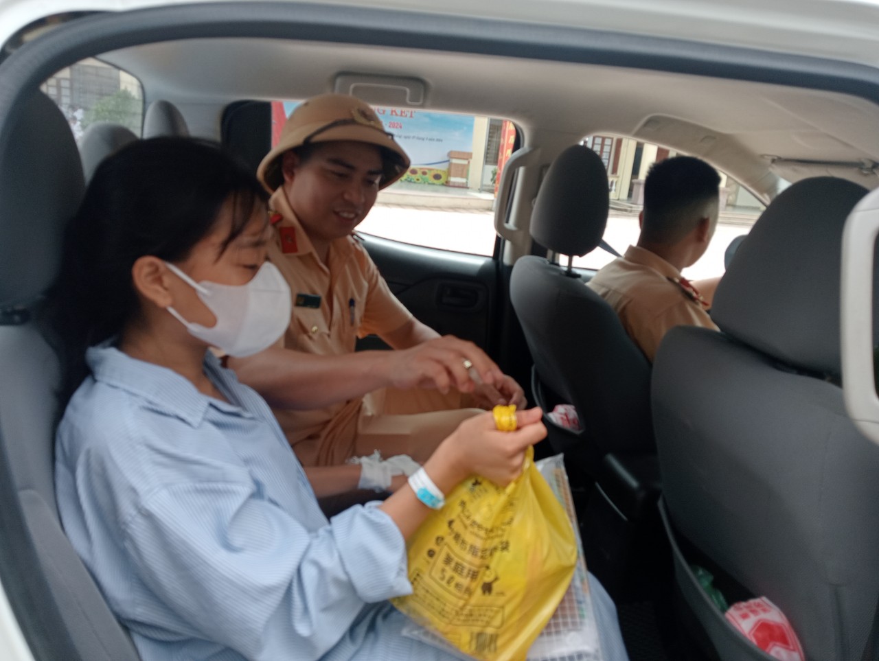 Công an huyện Tiên Lãng: Đưa đón, hỗ trợ học sinh mổ ruột thừa tới hội đồng thi Trường THPT Hùng Thắng (Tiên Lãng)